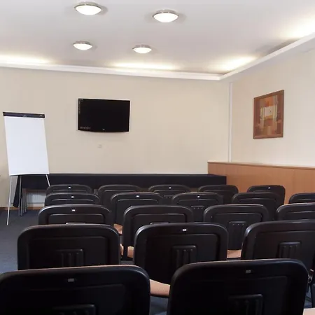 Hotel Feniks 3* פוזנן