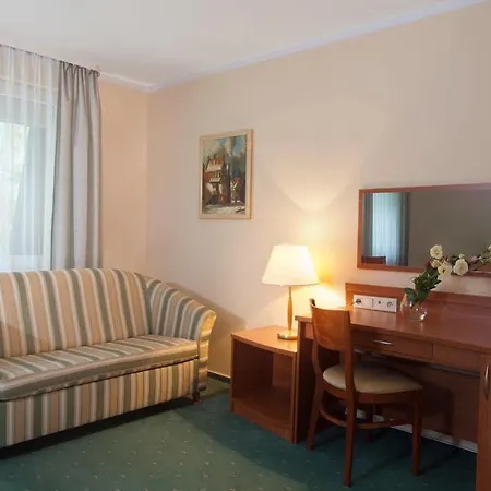 Hotel Feniks מלון 3*