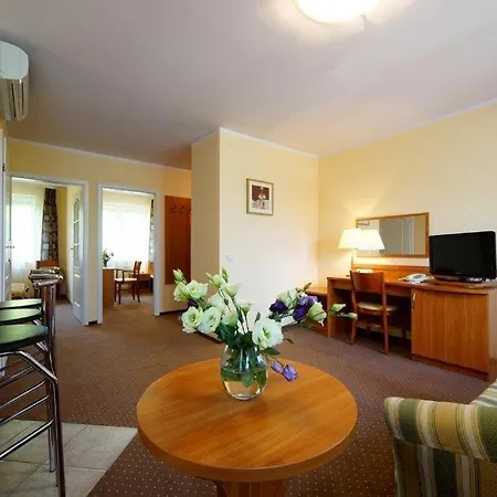 מלון Hotel Feniks